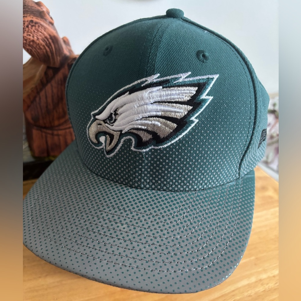 Like new 9Fifty Eagles Snapback